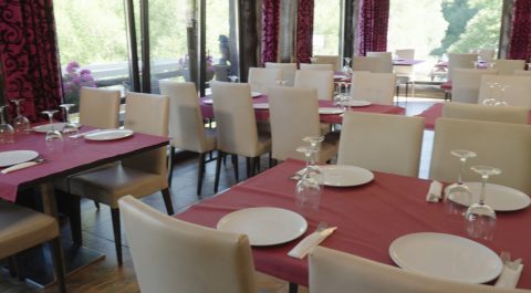 Salón del restaurante en Ucero